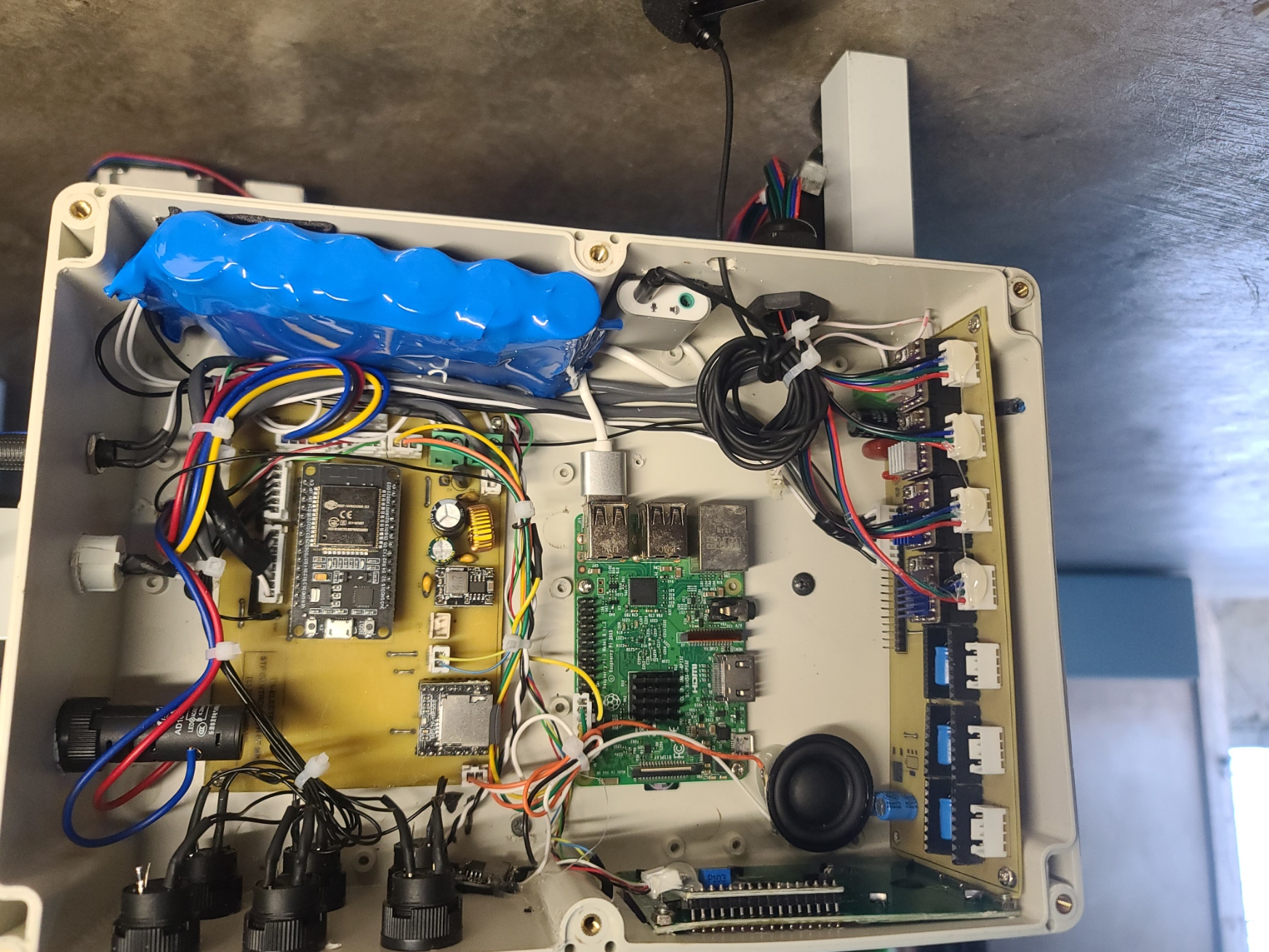 Hệ thống Cảnh báo Quên trẻ trên Xe đưa đón Học sinh (AI & Radar 24GHz)