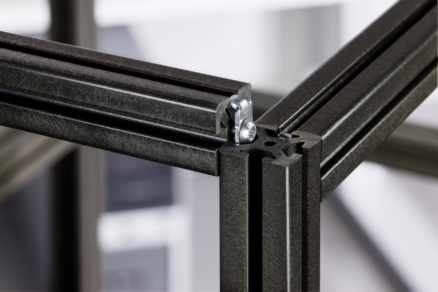 Gia công cắt nhôm định hình 2020 và lắp ghép khung
